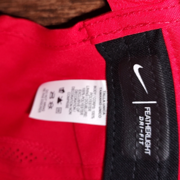 Nike AeroBill Unisex Lightweight Red Cap main image 6